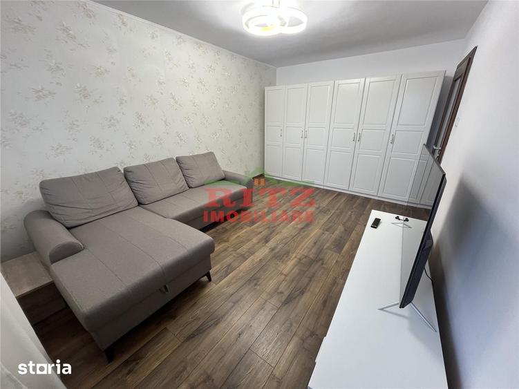 Apartament cu 3 camere decomandat în Crișan