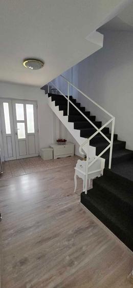 Casă cu 4 camere în Central