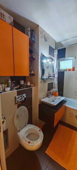 Apartament cu 4 camere semidecomandat în Central
