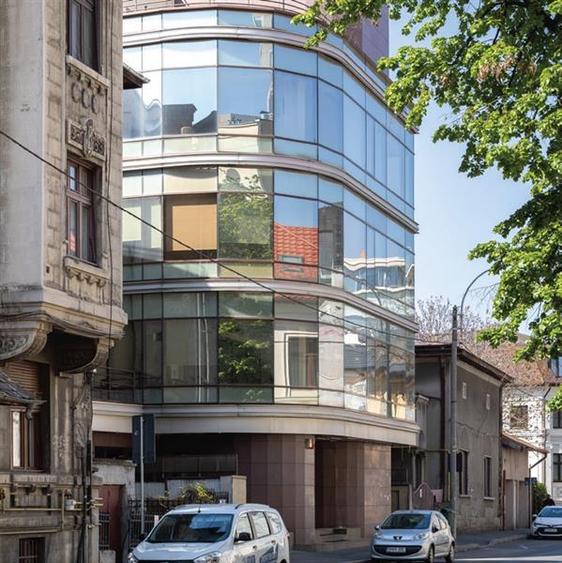 Birou, de 607 mp, în Central