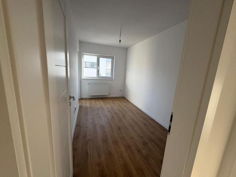 Apartament cu 4 camere semidecomandat în Hipodrom 3