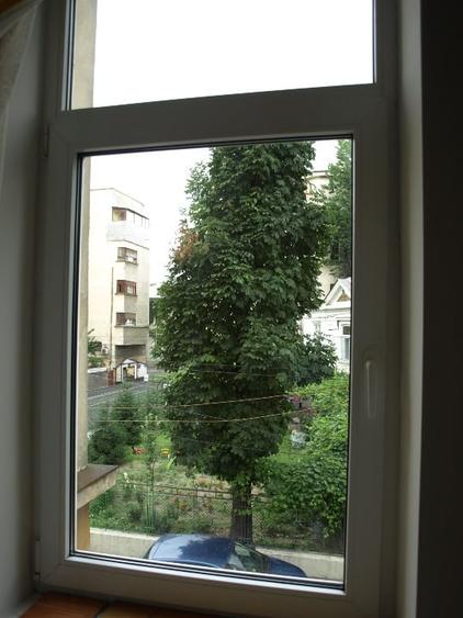 Apartament cu 3 camere semidecomandat în Armeneasca