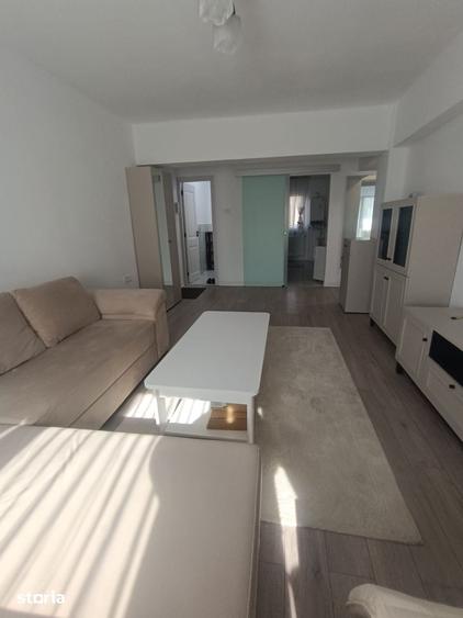 Apartament cu 3 camere decomandat în Petros