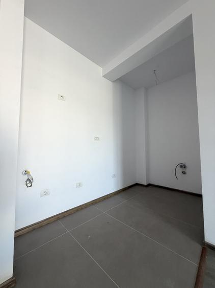 Apartament cu 3 camere decomandat în Torontalului