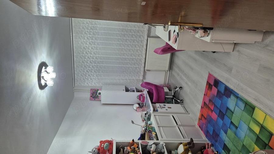 Apartament cu 4 camere semidecomandat în Crângași