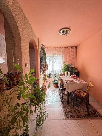 Apartament cu 2 camere decomandat, mobilat în Bucovina