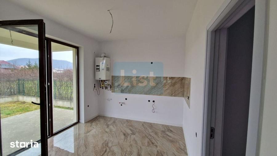 Casă cu 4 camere cu Teren 476 Mp în Recea
