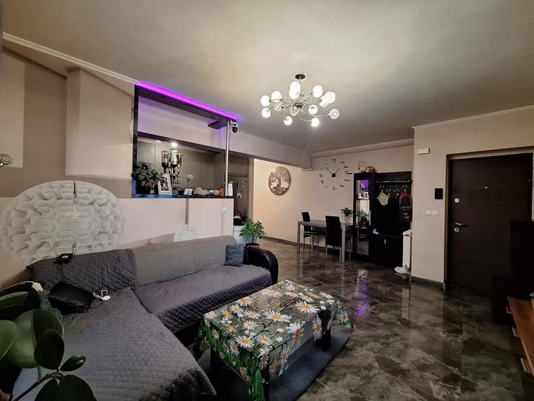 Apartament cu 3 camere semidecomandat, mobilat în Florești — fotografia 2