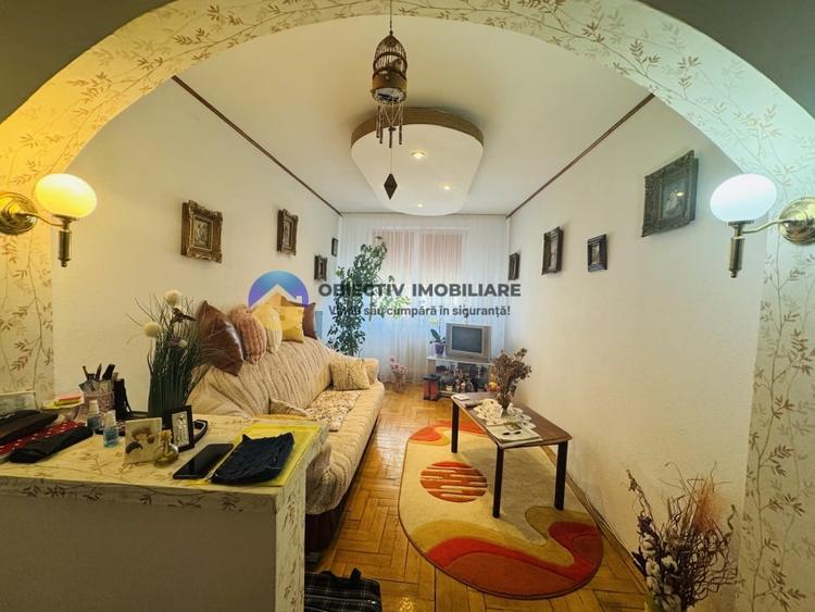Apartament cu 3 camere decomandat în Dărmănești