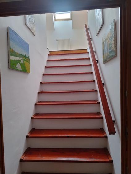 Casă cu 4 camere decomandat în Petrești