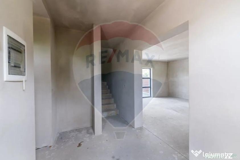Apartament cu 4 camere decomandat în Pârneava