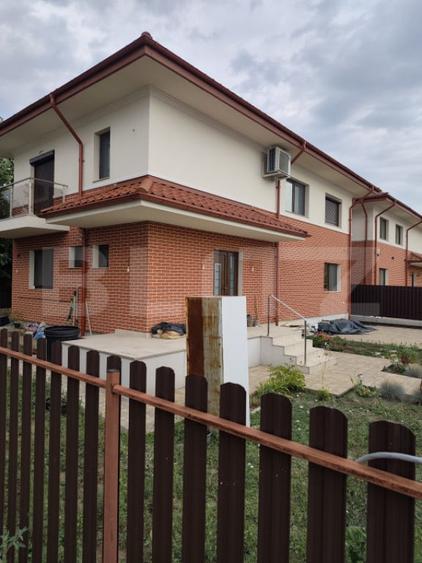 Casă cu 4 camere cu Teren 350 Mp în Central