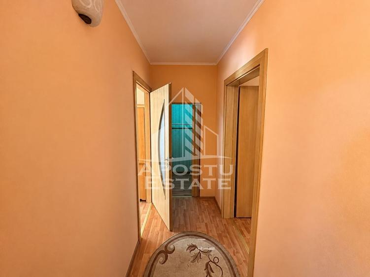 Apartament cu 3 camere decomandat, mobilat în Girocului