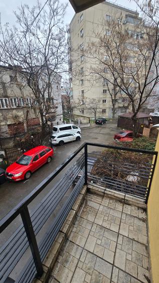 Casă cu 5 camere cu Canalizare în Vitan Mall