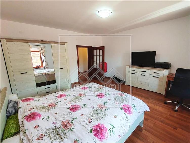 Casă individuală cu 6 camere cu Canalizare în Mohu