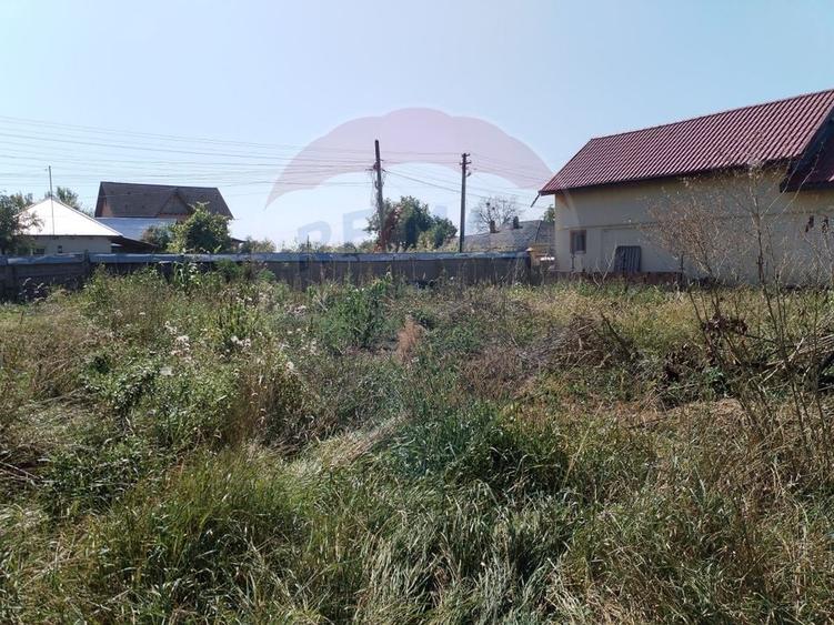 Casă individuală cu 4 camere cu Teren 3370 Mp în Central