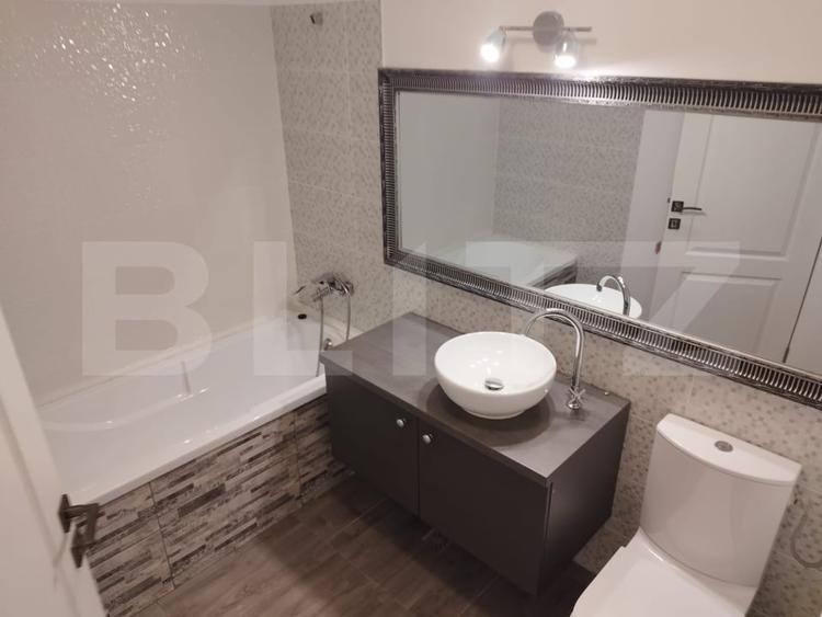 Apartament cu 3 camere semidecomandat, mobilat în Florești