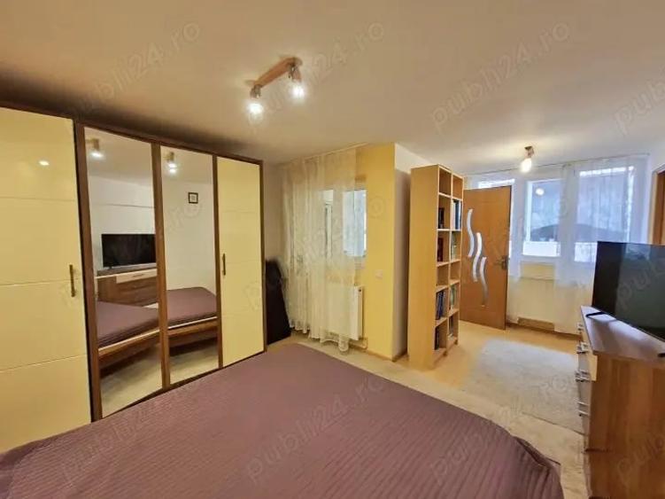 Casă cu 6 camere cu Teren 400 Mp în Est