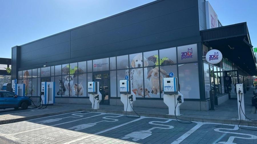 Spațiu comercial, de 4,457 mp, în Odăi
