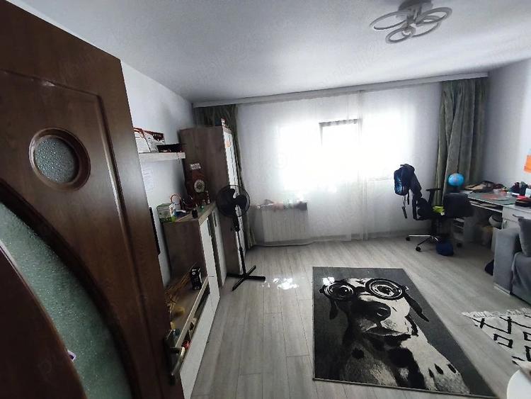 Apartament cu 2 camere decomandat în Nicolina