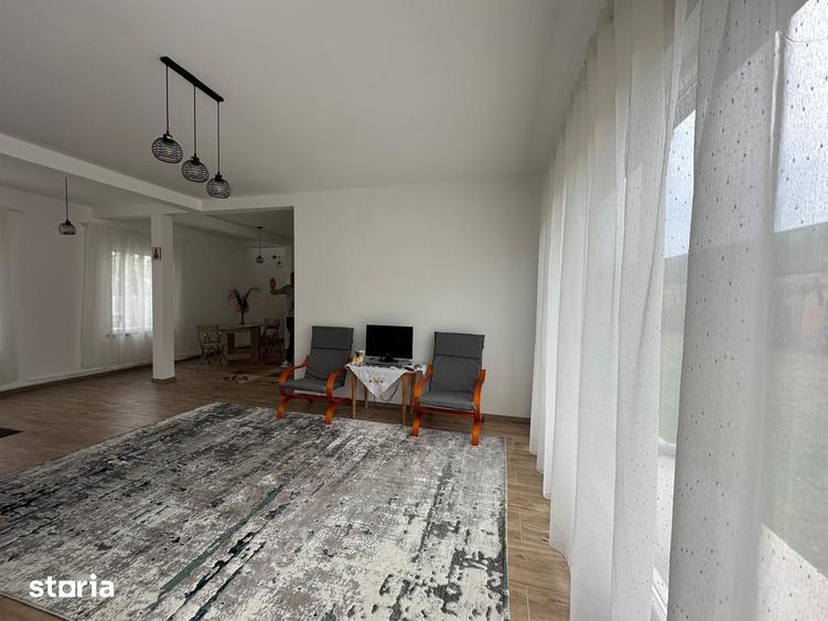 Casă cu 6 camere cu Teren 717 Mp în Holboca
