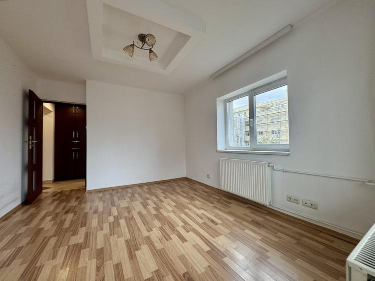 Apartament cu 3 camere decomandat în Decebal