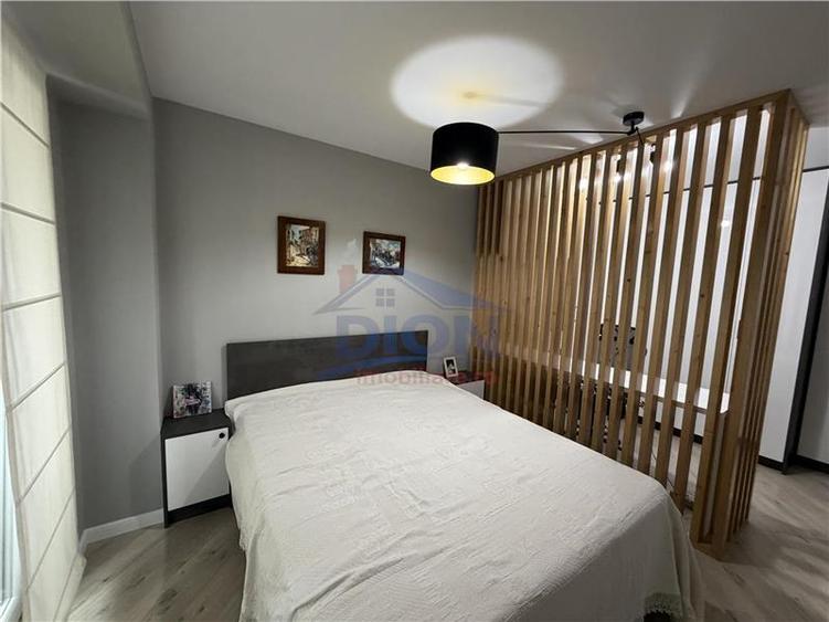 Apartament cu 4 camere decomandat, mobilat în Decebal