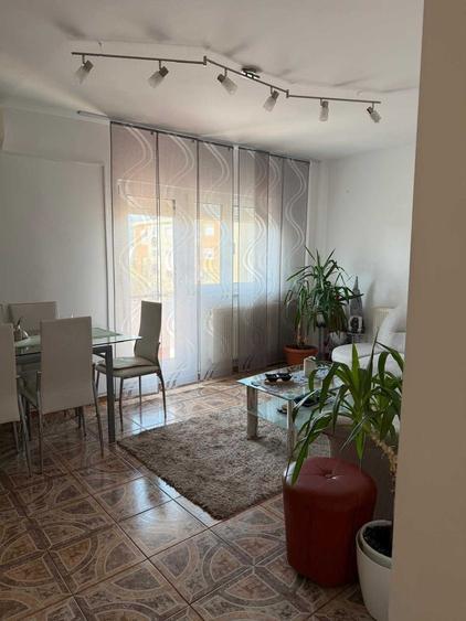 Apartament cu 3 camere decomandat în Alfa