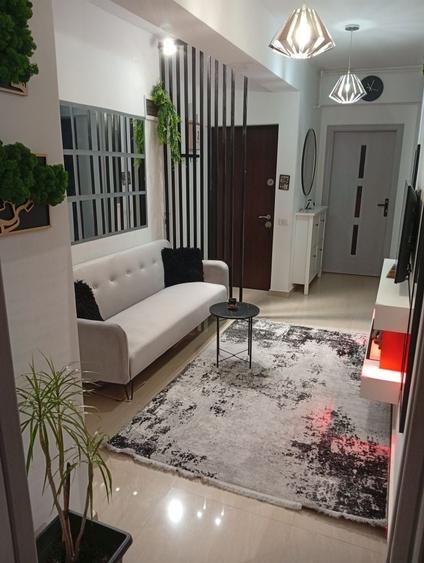 Apartament cu 3 camere semidecomandat în Fundeni