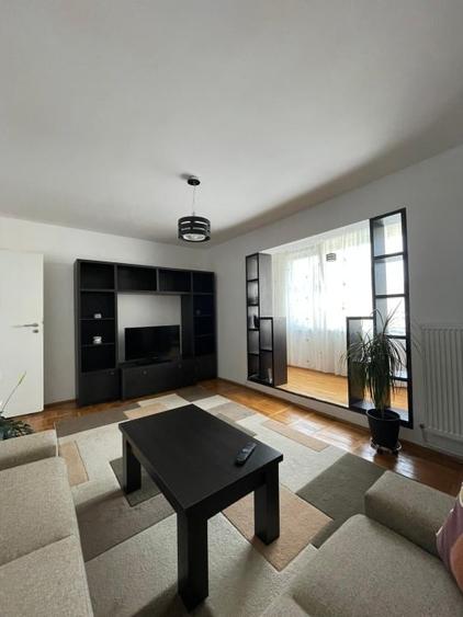 Apartament cu 3 camere decomandat, mobilat în Take Ionescu