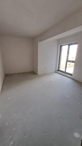 Apartament cu 3 camere decomandat în Jiului