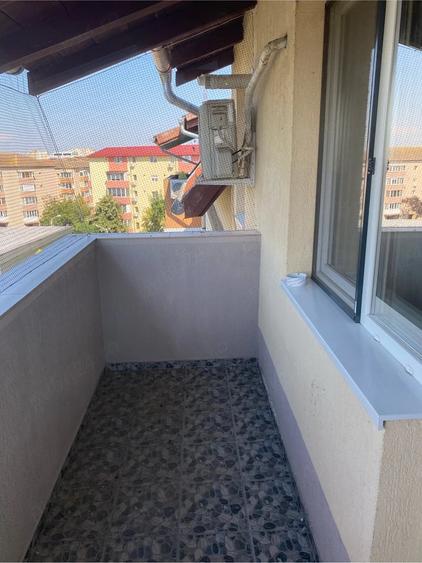 Apartament cu 3 camere semidecomandat în Dâmbovița