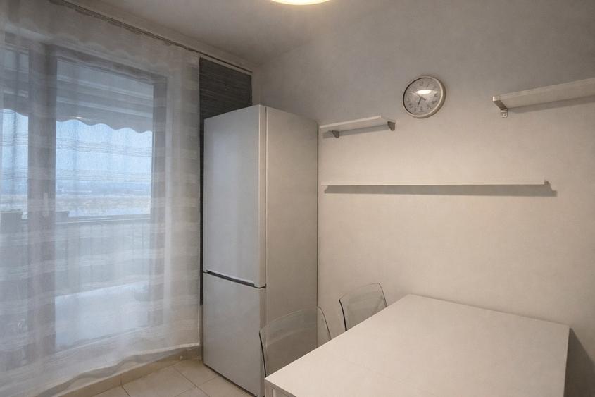 Apartament cu 4 camere semidecomandat, mobilat în Băneasa