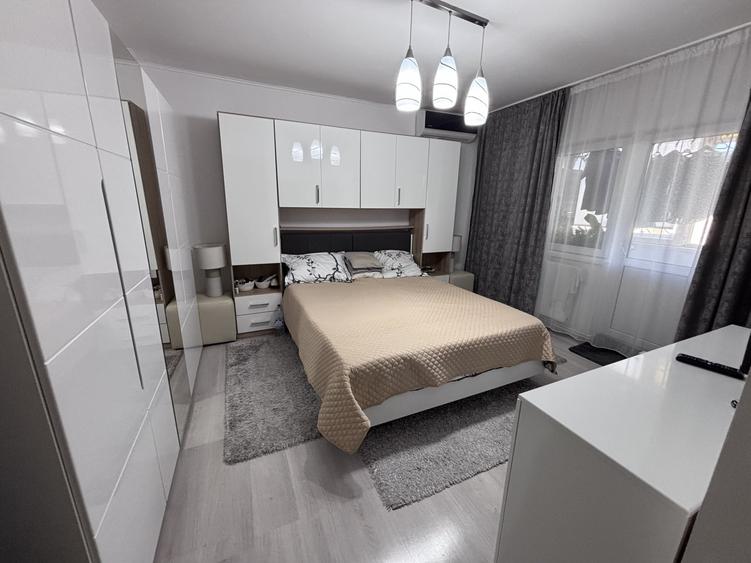 Apartament cu 4 camere decomandat, mobilat în Doamna Ghica