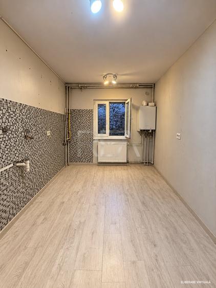 Apartament cu 3 camere decomandat în Apusului