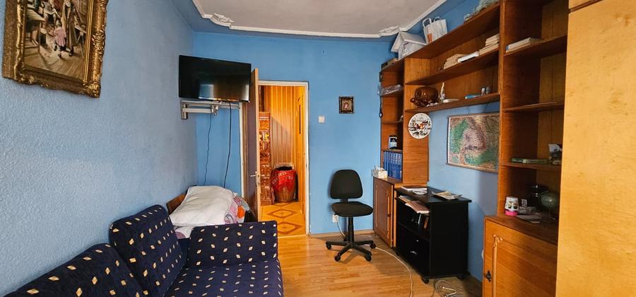 Apartament cu 3 camere decomandat, mobilat în Moinești