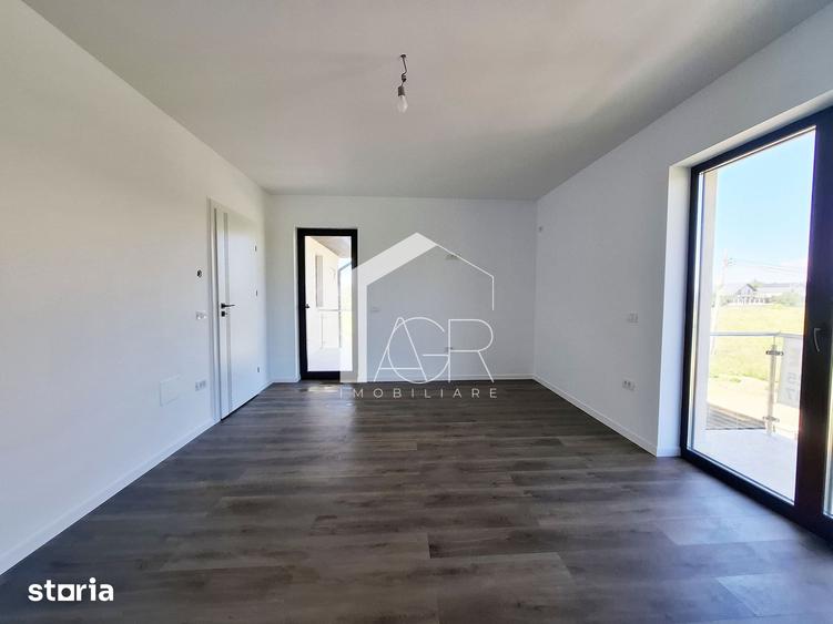 Casă cu 5 camere cu Teren 325 Mp în Păulești