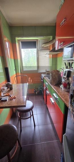 Apartament cu 3 camere semidecomandat, mobilat în Brâncoveanu