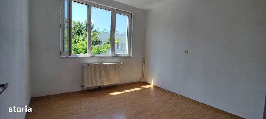 Apartament cu 3 camere decomandat în Politehnica