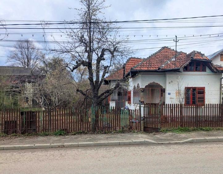 Casă cu 4 camere cu Teren 992 Mp în Central