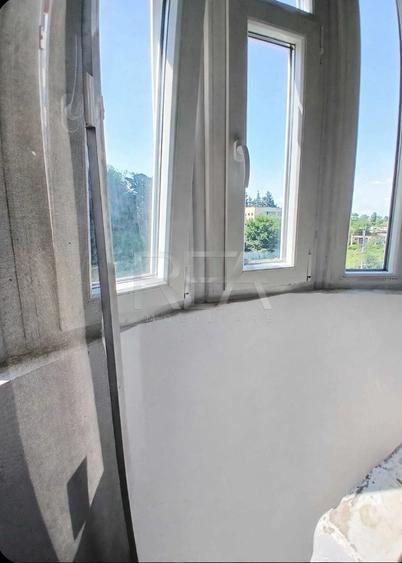 Apartament cu 3 camere semidecomandat, mobilat în Berceni