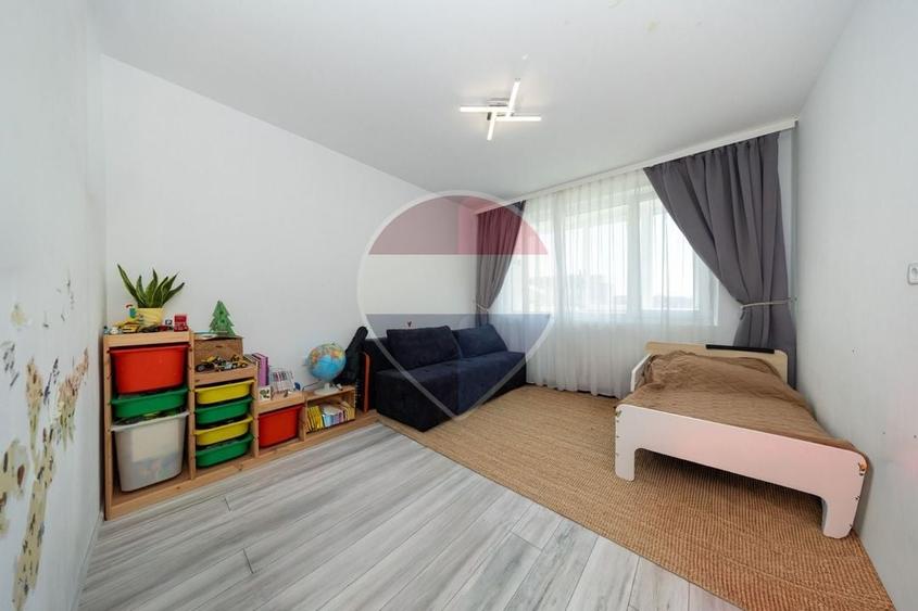 Apartament cu 3 camere semidecomandat în Gării