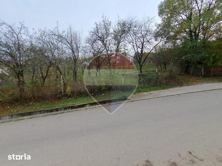Teren de 3500 mp, în Vărbila