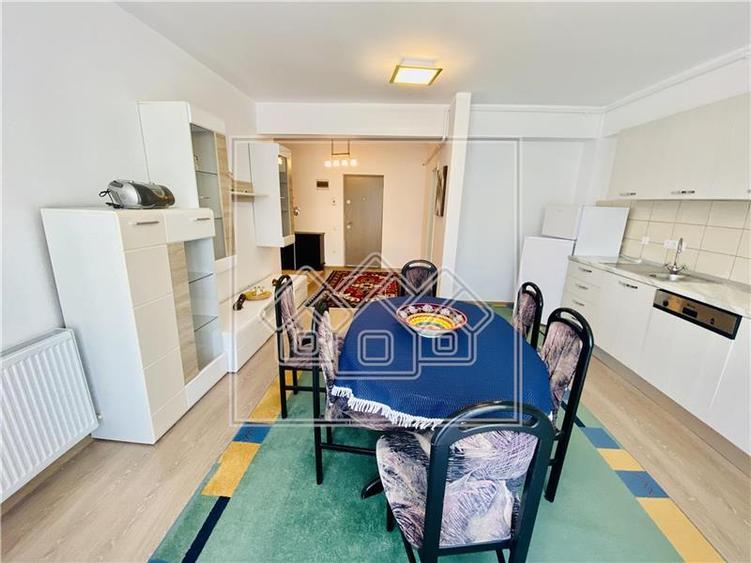 Apartament cu 3 camere nedecomandat în Turnișor