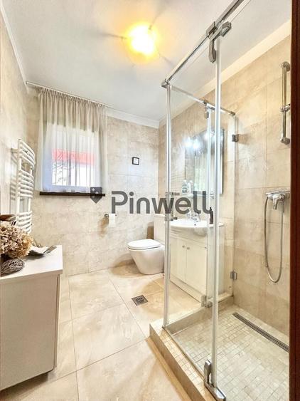 Casă individuală cu 8 camere cu Canalizare în Odăile