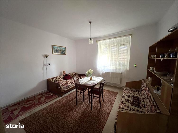 Casă cu 4 camere cu Teren 3122 Mp în Petrești
