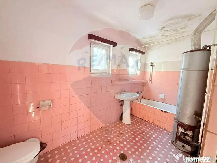 Casă cu 4 camere cu Teren 318 Mp în Gorjului