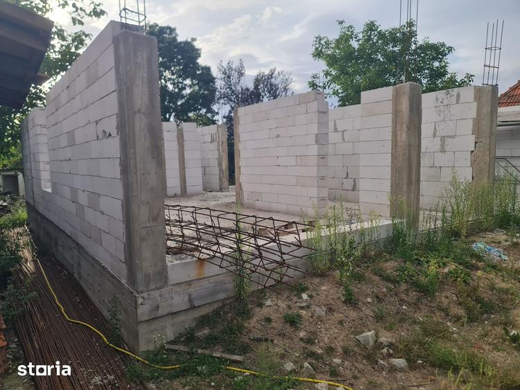 Casă cu 5 camere cu Teren 1496 Mp în Bocsig
