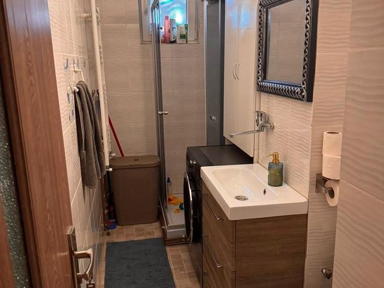 Apartament cu 2 camere semidecomandat, mobilat în Craiovița Nouă