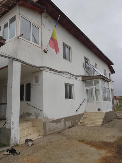 Casă cu 7 camere cu Teren 1000 Mp în Vânătorii Mici